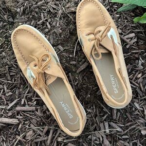 Light brown Sherry top sider loafers